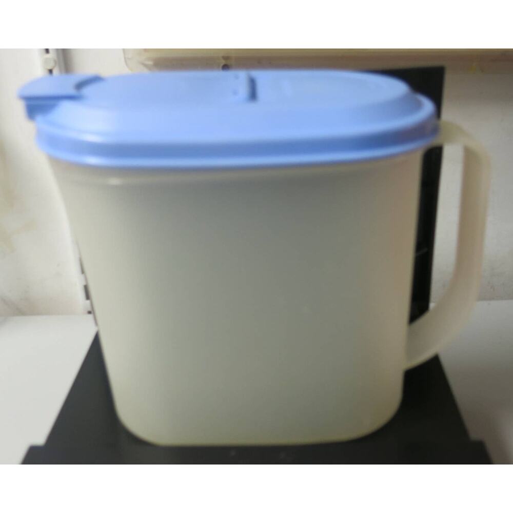VINTAGE TUPPERWARE Drink Pitcher 1 Quart Clear with Blue Lid 2189 Juice Kitchen